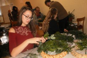 Adventkranzbinden 2017 _025.jpg