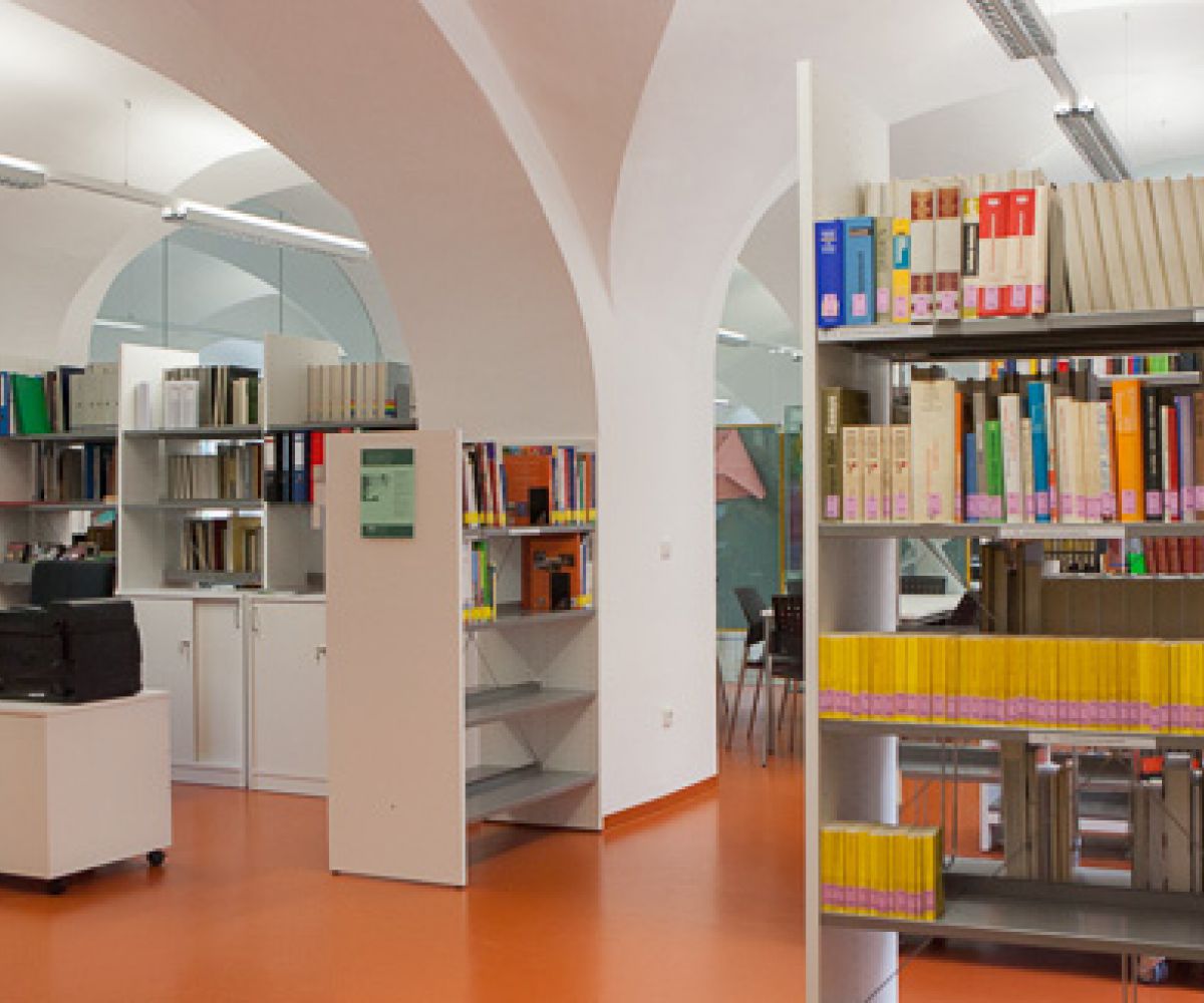 RG-Lambach-Bibliothek2013-17.jpg